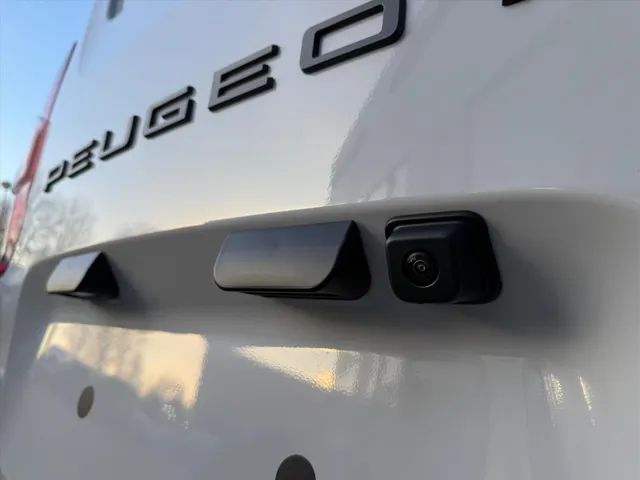 
Peugeot Partner 1.5 BlueHDi 100pk L1 | Airconditioning | Cruise control | Apple Carplay & Android Auto | Parkeer camera achter | Stoelverwarming | Houten laadvloer vol									