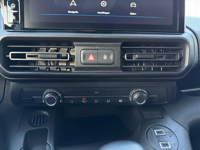 
Peugeot Partner 1.5 BlueHDi 100pk L1 | Airconditioning | Cruise control | Apple Carplay & Android Auto | Parkeer camera achter | Stoelverwarming | Houten laadvloer vol									