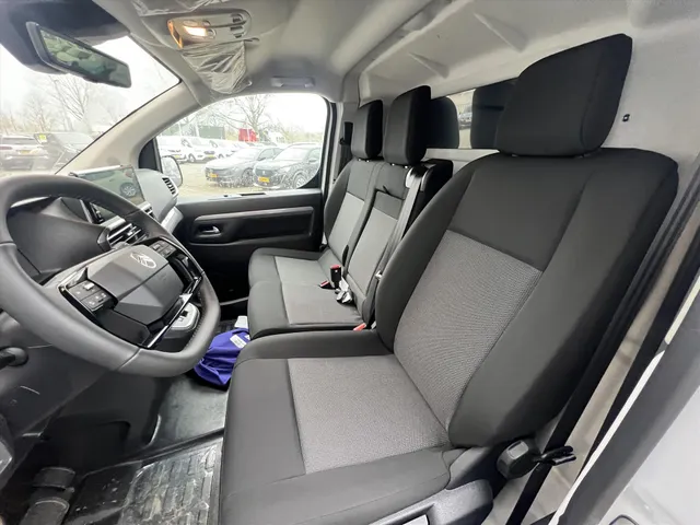 
Citroën Jumpy GB 2.0 BlueHDi 180pk L3 Automaat 3-zits | BPM Vrij | Trekhaak | Houten afwerking laadruimte | Navigatie | Climate control | Cruise control | Camera vol									