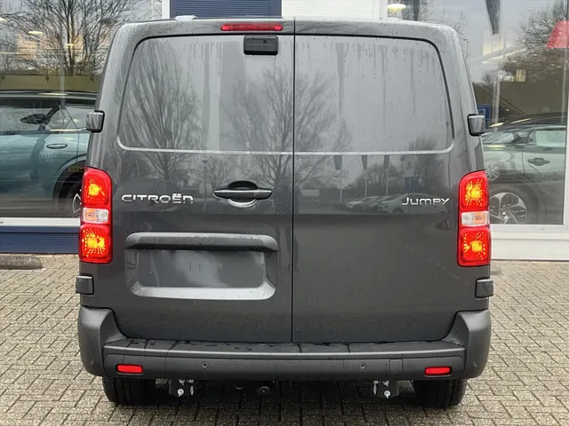
								Citroën Jumpy GB 2.0 BlueHDi 180pk L3 Automaat 3-zits | BPM Vrij | Trekhaak | Houten afwerking laadruimte | Navigatie | Climate control | Cruise control | Camera vol									