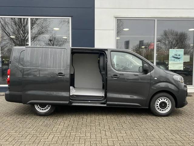 
								Citroën Jumpy GB 2.0 BlueHDi 180pk L3 Automaat 3-zits | BPM Vrij | Trekhaak | Houten afwerking laadruimte | Navigatie | Climate control | Cruise control | Camera vol									