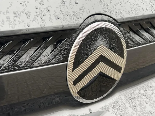 
								Citroën Jumpy GB 2.0 BlueHDi 180pk L3 Automaat 3-zits | BPM Vrij | Trekhaak | Houten afwerking laadruimte | Navigatie | Climate control | Cruise control | Camera vol									