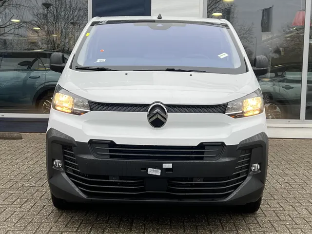 
								Citroën Jumpy GB 2.0 BlueHDi 180pk L3 Automaat 3-zits | BPM Vrij | Trekhaak | Houten afwerking laadruimte | Navigatie | Climate control | Cruise control | Camera vol									