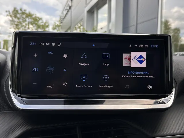 
								Peugeot 2008 1.2 PureTech 100pk Allure | Navigatie | Cruise controle | Apple Carplay & Android Auto | Parkeersensoren | Lichtmetaal 17 Inch | All-sea vol									