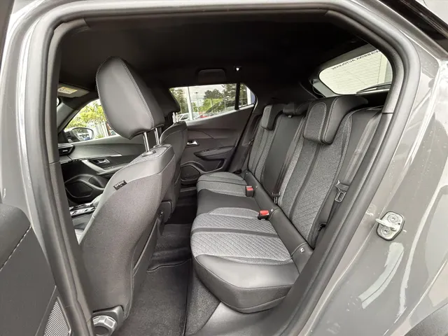 
								Peugeot 2008 1.2 PureTech 100pk Allure | Navigatie | Cruise controle | Apple Carplay & Android Auto | Parkeersensoren | Lichtmetaal 17 Inch | All-sea vol									