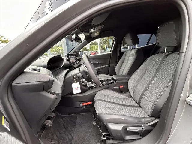 
								Peugeot 2008 1.2 PureTech 100pk Allure | Navigatie | Cruise controle | Apple Carplay & Android Auto | Parkeersensoren | Lichtmetaal 17 Inch | All-sea vol									