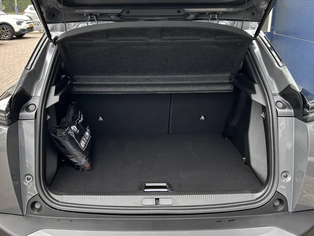 
								Peugeot 2008 1.2 PureTech 100pk Allure | Navigatie | Cruise controle | Apple Carplay & Android Auto | Parkeersensoren | Lichtmetaal 17 Inch | All-sea vol									