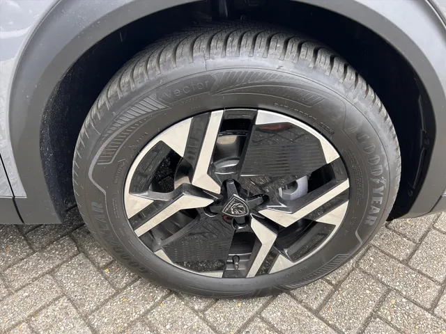 
								Peugeot 2008 1.2 PureTech 100pk Allure | Navigatie | Cruise controle | Apple Carplay & Android Auto | Parkeersensoren | Lichtmetaal 17 Inch | All-sea vol									