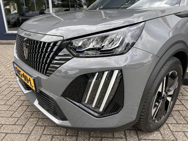 
								Peugeot 2008 1.2 PureTech 100pk Allure | Navigatie | Cruise controle | Apple Carplay & Android Auto | Parkeersensoren | Lichtmetaal 17 Inch | All-sea vol									