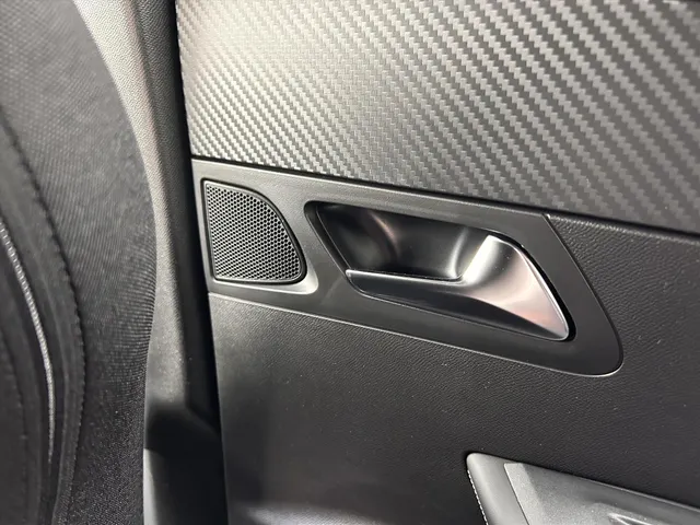
								Peugeot 2008 1.2 PureTech 100pk Allure | Navigatie | Cruise controle | Apple Carplay & Android Auto | Parkeersensoren | Lichtmetaal 17 Inch | All-sea vol									