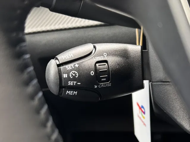 
								Peugeot 2008 1.2 PureTech 100pk Allure | Navigatie | Cruise controle | Apple Carplay & Android Auto | Parkeersensoren | Lichtmetaal 17 Inch | All-sea vol									