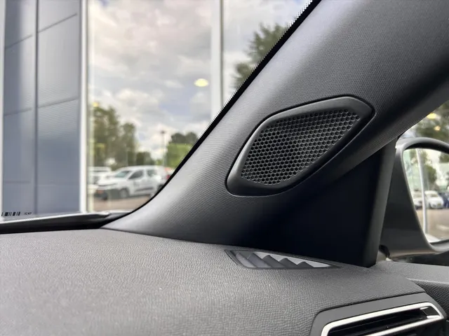
								Peugeot 2008 1.2 PureTech 100pk Allure | Navigatie | Cruise controle | Apple Carplay & Android Auto | Parkeersensoren | Lichtmetaal 17 Inch | All-sea vol									