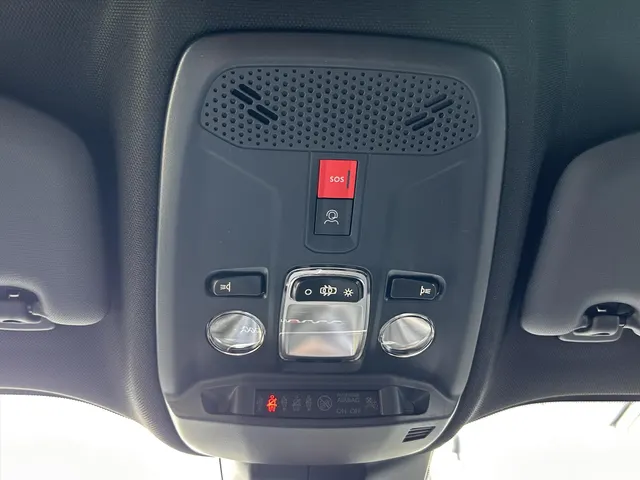 
								Peugeot 2008 1.2 PureTech 100pk Allure | Navigatie | Cruise controle | Apple Carplay & Android Auto | Parkeersensoren | Lichtmetaal 17 Inch | All-sea vol									