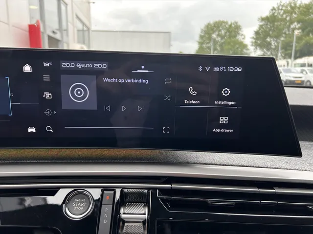 
								Peugeot e-3008 EV 210pk Allure | 527km range | Panoramic navigation pack | Stuurverwarming | Draadloze lader | 360gr camera vol									