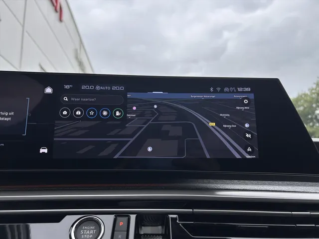 
								Peugeot e-3008 EV 210pk Allure | 527km range | Panoramic navigation pack | Stuurverwarming | Draadloze lader | 360gr camera vol									