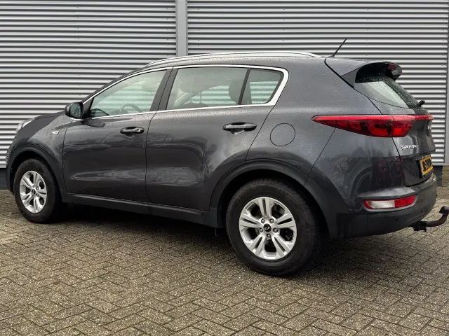 
Kia Sportage 1.6 GDi 132pk ComfortLine | Trekhaak | Navigatie | Lichtmetalen Velgen | Airco | vol									