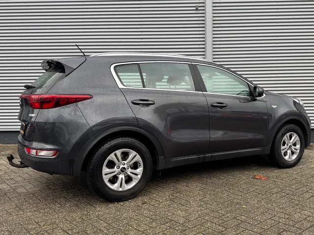 
Kia Sportage 1.6 GDi 132pk ComfortLine | Trekhaak | Navigatie | Lichtmetalen Velgen | Airco | vol									