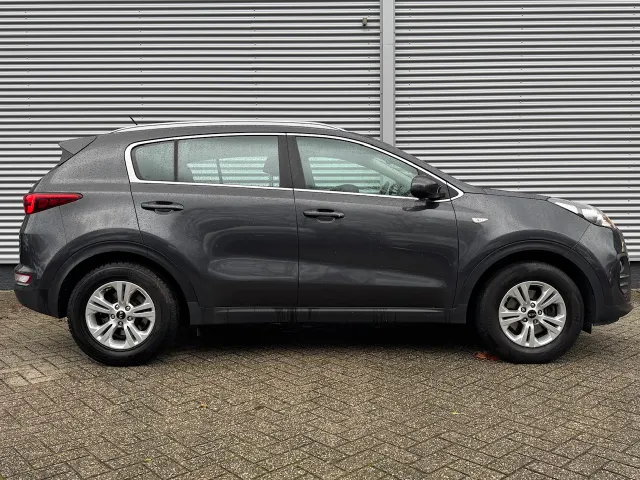 
Kia Sportage 1.6 GDi 132pk ComfortLine | Trekhaak | Navigatie | Lichtmetalen Velgen | Airco | vol									