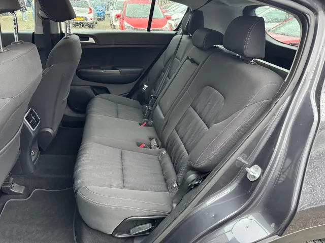 
Kia Sportage 1.6 GDi 132pk ComfortLine | Trekhaak | Navigatie | Lichtmetalen Velgen | Airco | vol									