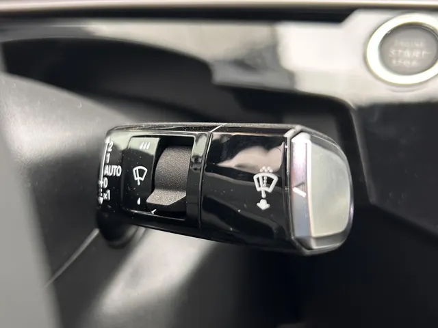 
								Peugeot e-3008 EV 210pk Allure | 527km range | Panoramic navigation pack | Stuurverwarming | Draadloze lader | 360gr camera vol									