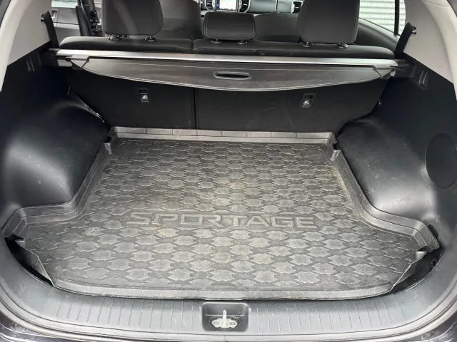 
Kia Sportage 1.6 GDi 132pk ComfortLine | Trekhaak | Navigatie | Lichtmetalen Velgen | Airco | vol									