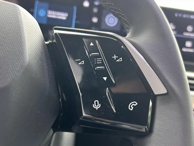 
								Peugeot e-3008 EV 210pk Allure | 527km range | Panoramic navigation pack | Stuurverwarming | Draadloze lader | 360gr camera vol									