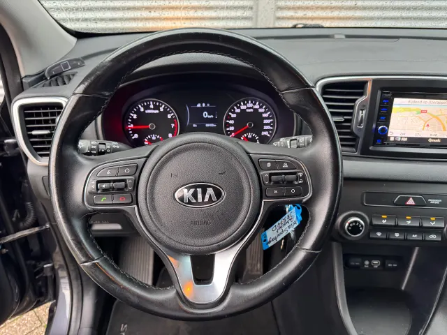 
Kia Sportage 1.6 GDi 132pk ComfortLine | Trekhaak | Navigatie | Lichtmetalen Velgen | Airco | vol									