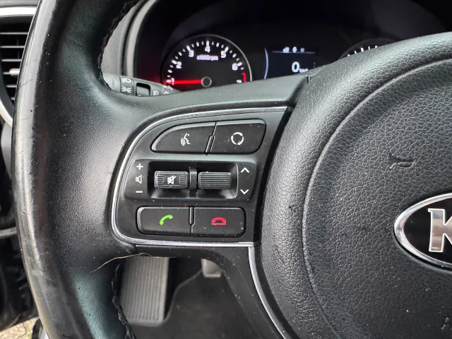 
Kia Sportage 1.6 GDi 132pk ComfortLine | Trekhaak | Navigatie | Lichtmetalen Velgen | Airco | vol									