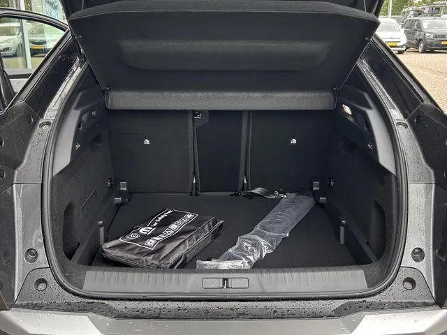 
								Peugeot e-3008 EV 210pk Allure | 527km range | Panoramic navigation pack | Stuurverwarming | Draadloze lader | 360gr camera vol									