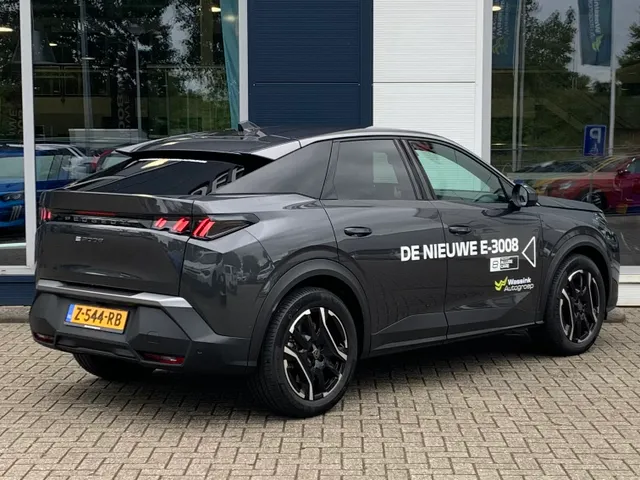 
								Peugeot e-3008 EV 210pk Allure | 527km range | Panoramic navigation pack | Stuurverwarming | Draadloze lader | 360gr camera vol									