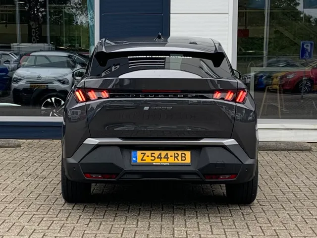 
								Peugeot e-3008 EV 210pk Allure | 527km range | Panoramic navigation pack | Stuurverwarming | Draadloze lader | 360gr camera vol									