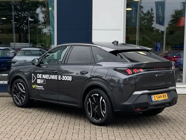 
								Peugeot e-3008 EV 210pk Allure | 527km range | Panoramic navigation pack | Stuurverwarming | Draadloze lader | 360gr camera vol									