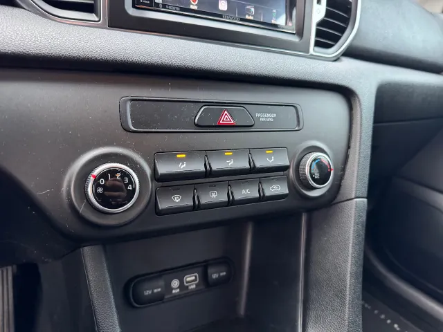 
Kia Sportage 1.6 GDi 132pk ComfortLine | Trekhaak | Navigatie | Lichtmetalen Velgen | Airco | vol									