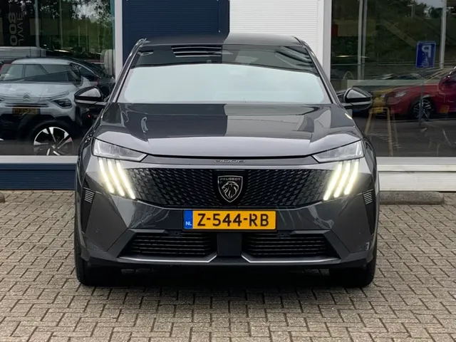 
								Peugeot e-3008 EV 210pk Allure | 527km range | Panoramic navigation pack | Stuurverwarming | Draadloze lader | 360gr camera vol									