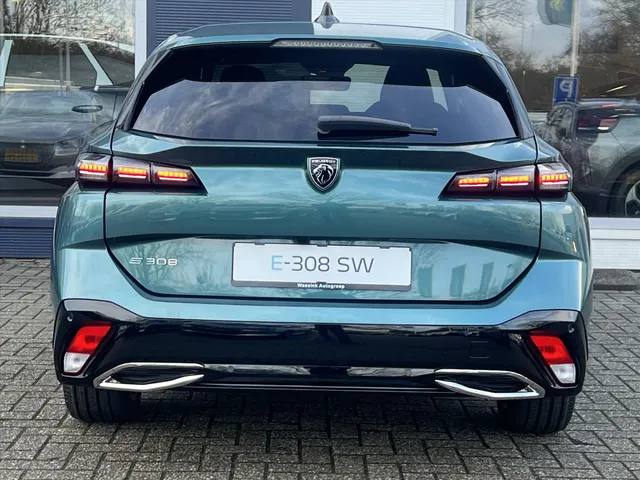 
								Peugeot e-308 EV SW 54kWh 156pk Allure | Navigatie | Cruise Control | Camera | Apple Carplay | Android Auto | vol									