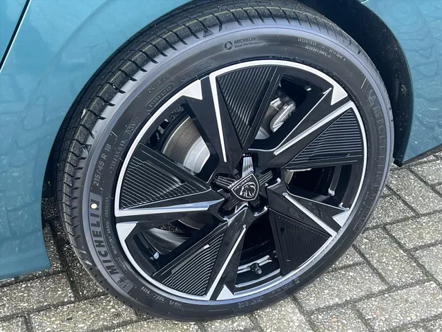 
								Peugeot e-308 EV SW 54kWh 156pk Allure | Navigatie | Cruise Control | Camera | Apple Carplay | Android Auto | vol									