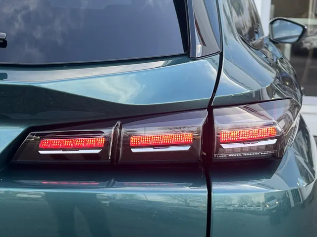 
								Peugeot e-308 EV SW 54kWh 156pk Allure | Navigatie | Cruise Control | Camera | Apple Carplay | Android Auto | vol									