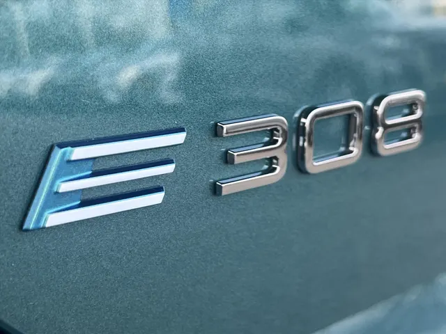 
								Peugeot e-308 EV SW 54kWh 156pk Allure | Navigatie | Cruise Control | Camera | Apple Carplay | Android Auto | vol									