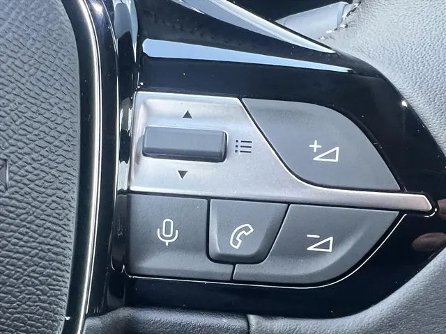 
								Peugeot e-308 EV SW 54kWh 156pk Allure | Navigatie | Cruise Control | Camera | Apple Carplay | Android Auto | vol									