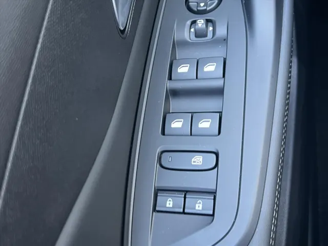 
								Peugeot e-308 EV SW 54kWh 156pk Allure | Navigatie | Cruise Control | Camera | Apple Carplay | Android Auto | vol									