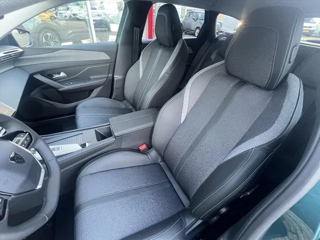 
								Peugeot e-308 EV SW 54kWh 156pk Allure | Navigatie | Cruise Control | Camera | Apple Carplay | Android Auto | vol									