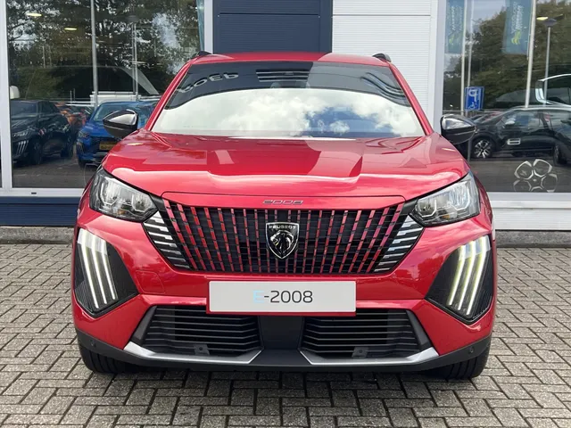 
								Peugeot e-2008 EV 54kWh 156pk Allure | Apple CarPlay | Android Auto | Parkeersensoren | Pack Drive Assist Plus | vol									