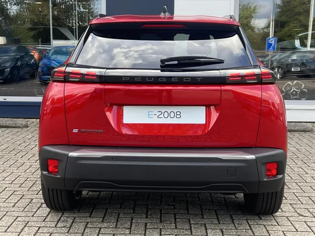 
								Peugeot e-2008 EV 54kWh 156pk Allure | Apple CarPlay | Android Auto | Parkeersensoren | Pack Drive Assist Plus | vol									