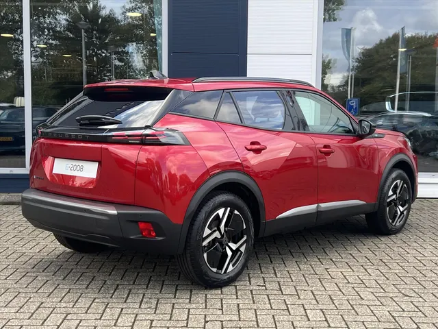 
								Peugeot e-2008 EV 54kWh 156pk Allure | Apple CarPlay | Android Auto | Parkeersensoren | Pack Drive Assist Plus | vol									