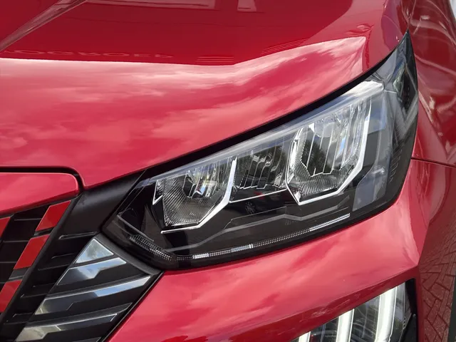 
								Peugeot e-2008 EV 54kWh 156pk Allure | Apple CarPlay | Android Auto | Parkeersensoren | Pack Drive Assist Plus | vol									