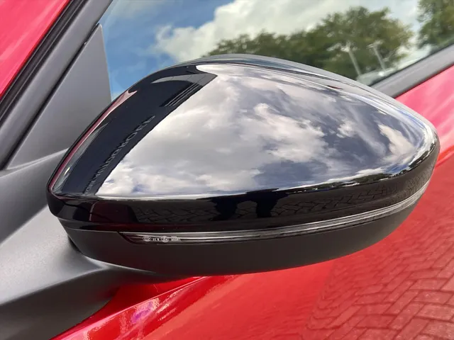 
								Peugeot e-2008 EV 54kWh 156pk Allure | Apple CarPlay | Android Auto | Parkeersensoren | Pack Drive Assist Plus | vol									