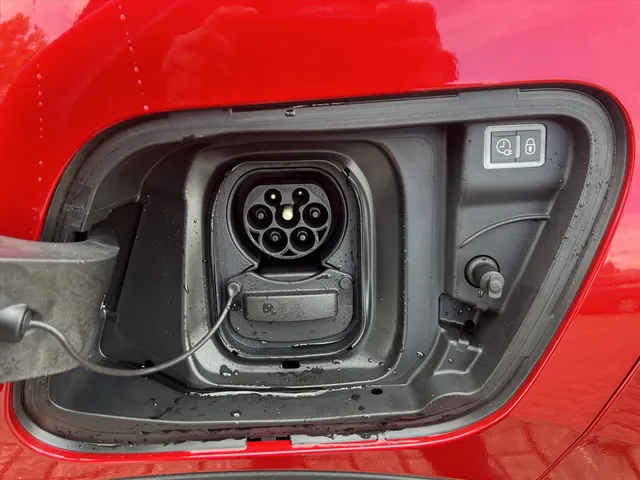 
								Peugeot e-2008 EV 54kWh 156pk Allure | Apple CarPlay | Android Auto | Parkeersensoren | Pack Drive Assist Plus | vol									