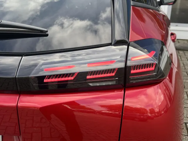 
								Peugeot e-2008 EV 54kWh 156pk Allure | Apple CarPlay | Android Auto | Parkeersensoren | Pack Drive Assist Plus | vol									