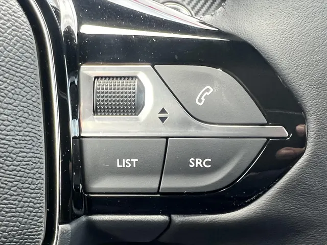 
								Peugeot e-2008 EV 54kWh 156pk Allure | Apple CarPlay | Android Auto | Parkeersensoren | Pack Drive Assist Plus | vol									