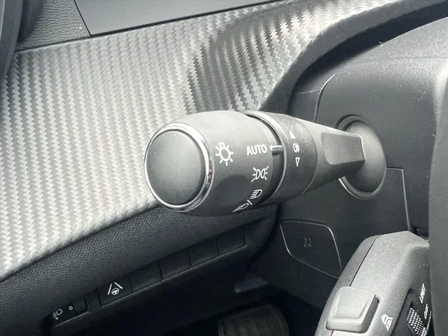 
								Peugeot e-2008 EV 54kWh 156pk Allure | Apple CarPlay | Android Auto | Parkeersensoren | Pack Drive Assist Plus | vol									